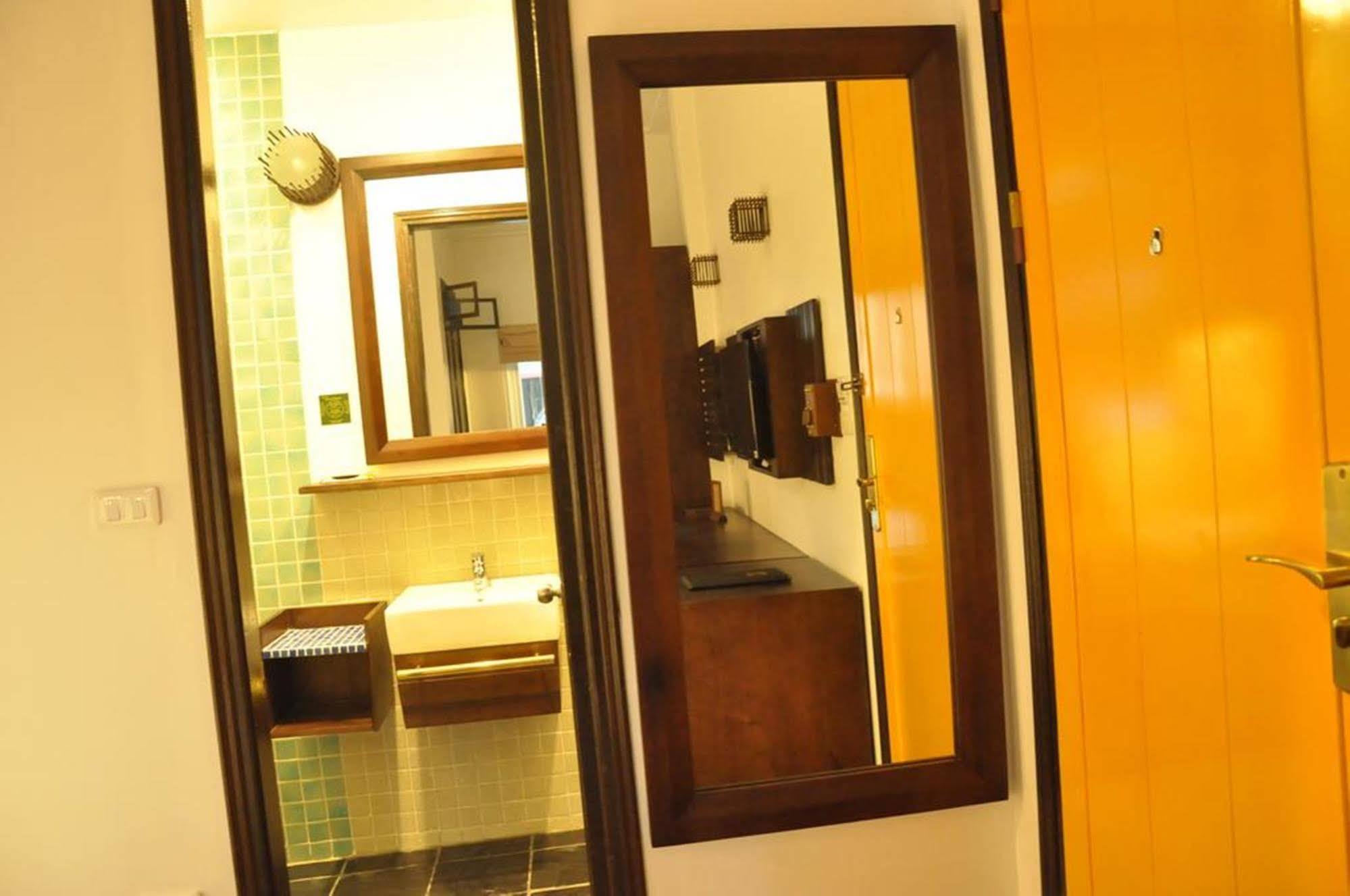 Cinnamon Cathedral Hotel Hanoi Buitenkant foto