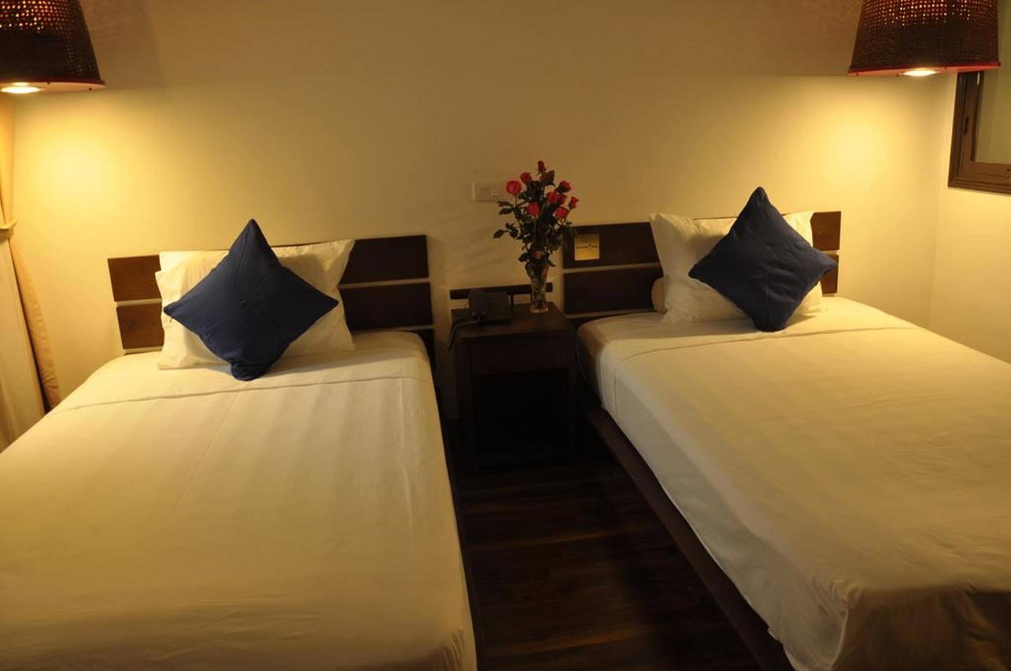 Cinnamon Cathedral Hotel Hanoi Buitenkant foto