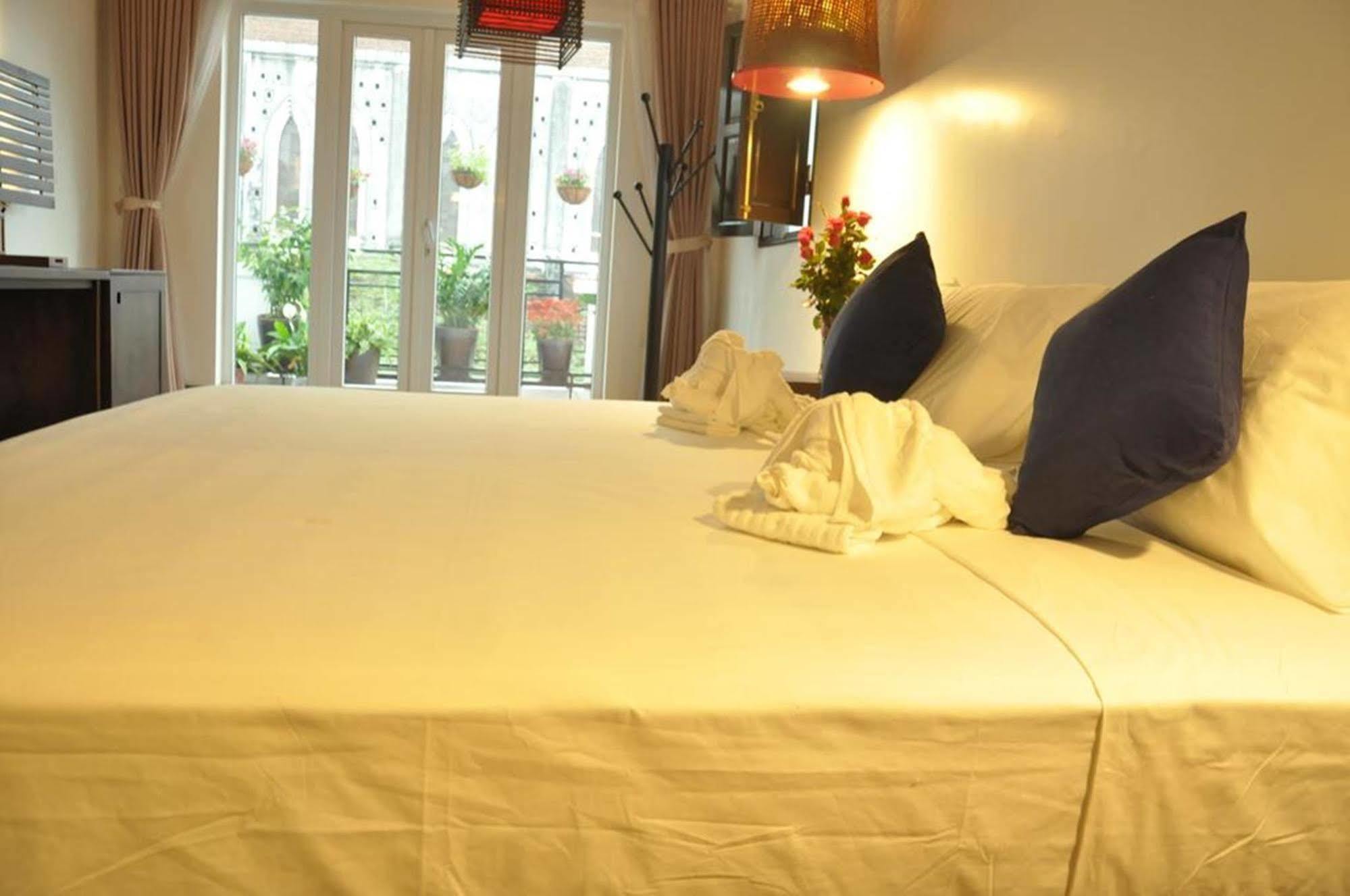Cinnamon Cathedral Hotel Hanoi Buitenkant foto